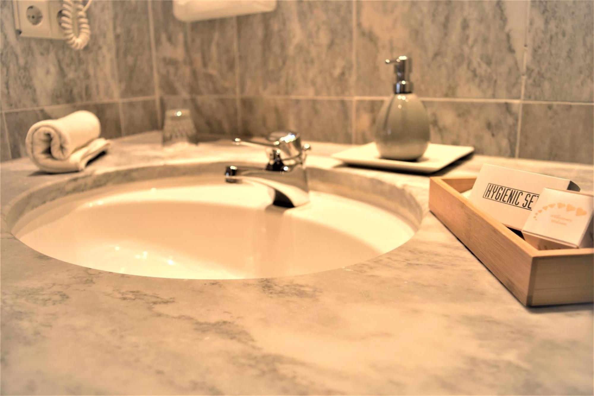 Hotel Zum Braeu คินดิง ภายนอก รูปภาพ