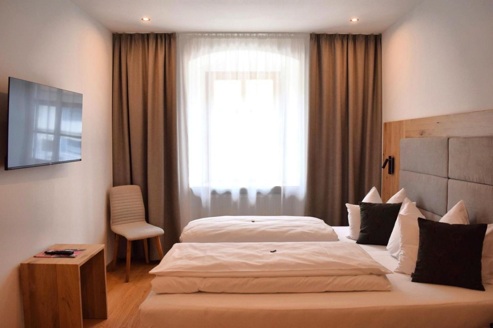 Hotel Zum Braeu คินดิง ภายนอก รูปภาพ